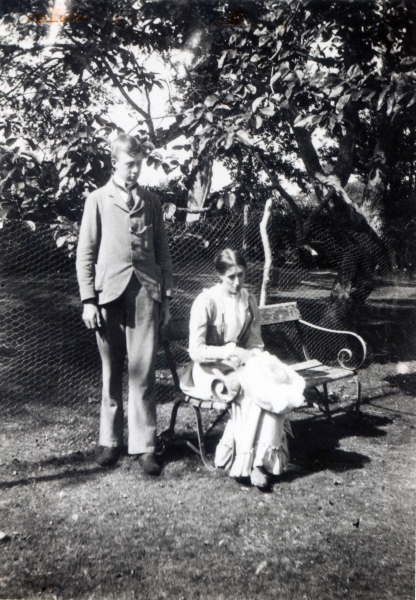 Adrian and Virginia Stephen, 1900 (b/w photo)  à Photographe anglais