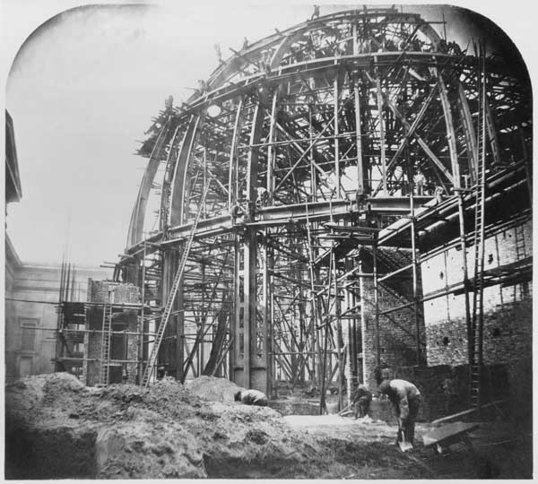 Construction of the British Museum Reading Room, 1854-57 à Photographe anglais