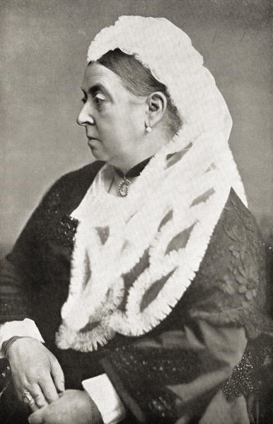 Queen Victoria (1819-1901) at the age of sixty-six, c.1885 (b/w photo)  à Photographe anglais