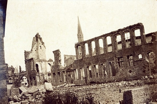 Ruins near the Powder Magazine, Ypres, June 1915 à Photographe anglais