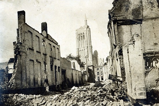 St. Jacob''s Church, Ypres, June 1915 à Photographe anglais