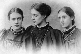 Stella, Vanessa and Virginia Stephen, c.1896 (b/w photo) 