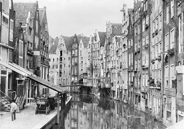 Achterburgwal, Amsterdam, early 20th century (b/w photo)  à Photographe français