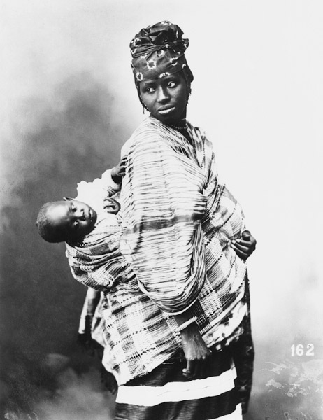 Senegalese Mother and Child, c.1900 (b/w photo)  à Photographe français