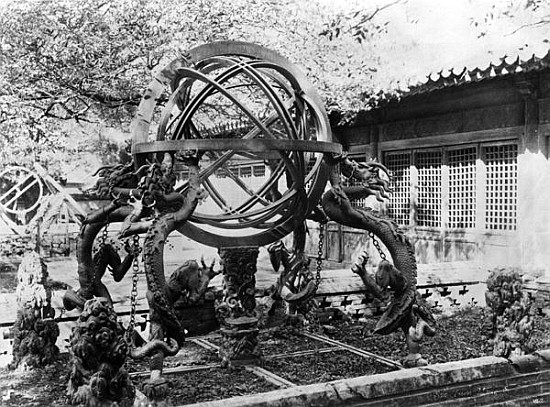 Astronomical instruments at the Imperial Observatory, Peking, China, c.1900 à Photographe français