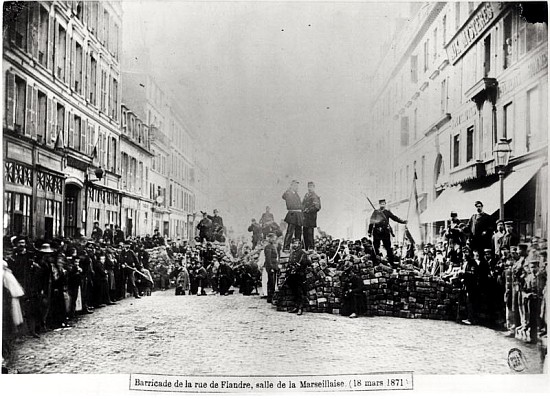 Barricade in the Rue de Flandre, during the Commune of Paris, 18th March 1871 à Photographe français