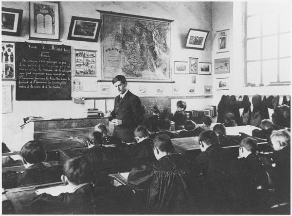 Class in a primary school, Orme, 2nd March 1909 (b/w photo)  à Photographe français