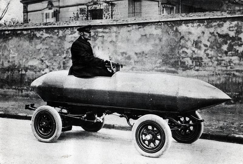 Electrical racing car Jenatzy ''La Jamais Contente'', c.1900 (b/w photo)  à Photographe français
