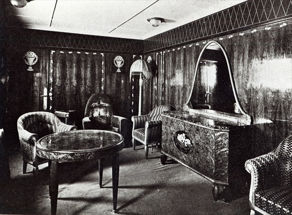 Saloon of a Luxury Apartment in the Ocean Liner ''Paris'', July 1921 (b/w photo)  à Photographe français