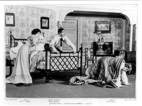 Scene from Act II of ''Occupe-Toi d''Amelie'' by Georges Feydeau (1862-1921) 1908 (b/w photo)  à Photographe français
