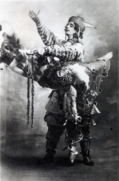 Tamara Karsavina and Michel Fokine in ''The Firebird'', 1910 (b/w photo)  à Photographe français