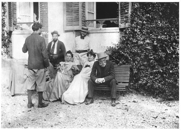 The day after the funeral of Stephane Mallarme (1842-98) September 1898 (b/w photo)  à Photographe français