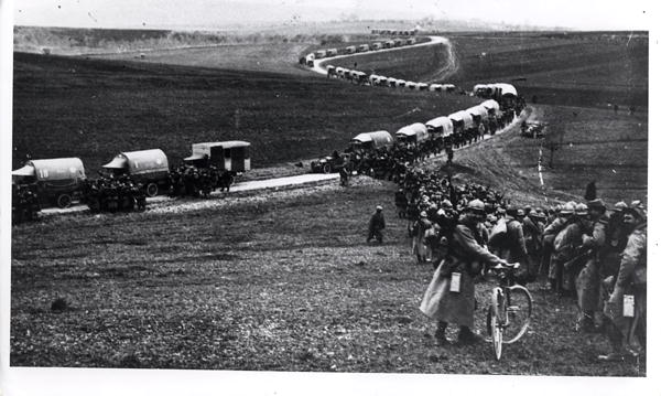 The Sacred Road, 1916 (b/w photo)  à Photographe français