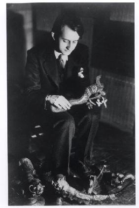 Andre Malraux (1901-76) at the Rue du Bac, Paris, c.1933 (b/w photo) 