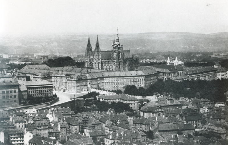 View of Prague, late 19th century (b/w photo)  à Photographe français