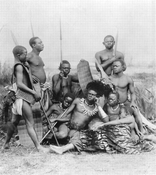 Warriors, Belgian Congo, 1894 (b/w photo)  à Photographe français
