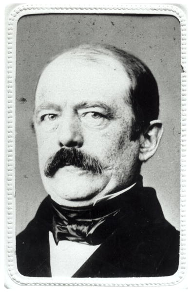 Otto Von Bismarck (1815-98) 1860s (b/w photo)  à Photographe allemand