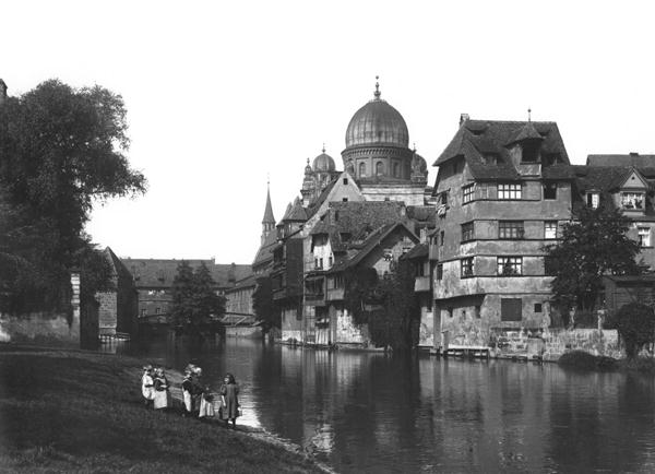 The synagogue at Nuremberg, c.1910 (b/w photo)  à Jousset