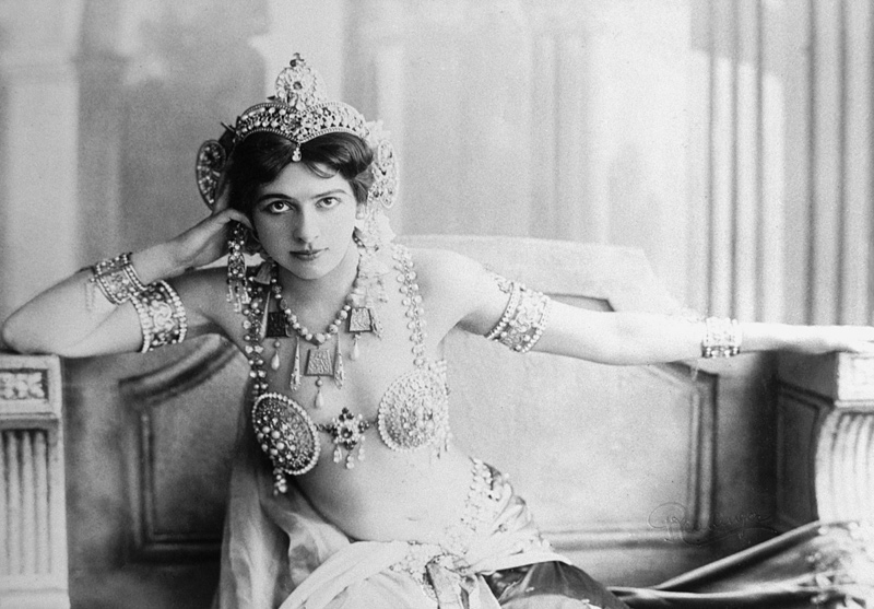 Mata Hari (1876-1917) 1905 (b/w photo)  à Reutlinger Studio (1850-1937)