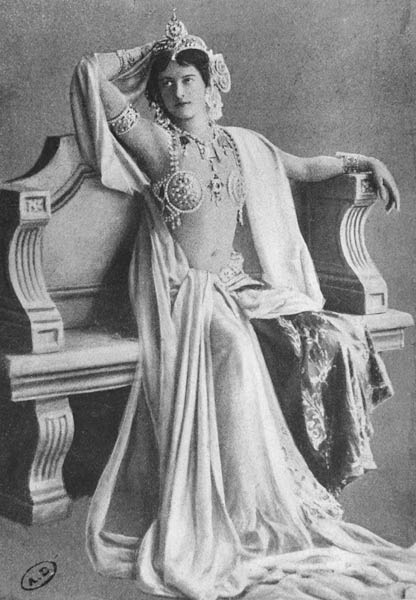 Mata Hari, 1910 (b/w photo)  à Reutlinger Studio (1850-1937)