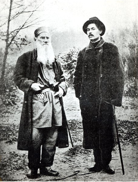 Maxim Gorky (Aleksei Maksimovich Peshkov) visiting Lev Tolstoy at Yasnaya Polyana in 1900 (b/w photo à Photographe russe