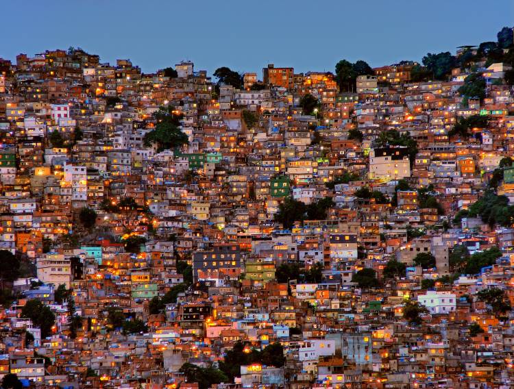 Nightfall in the Favela da Rocinha à Adelino Alves