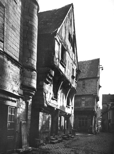 Old houses at Grand Carroi, ancient centre of the city, 15th-16th century (b/w photo)  à Adolphe Giraudon