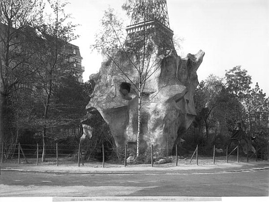 Prehistoric house at the Universal Exhibition of 1889 in Paris, architect Charles Garnier (1825-98) à Adolphe Giraudon