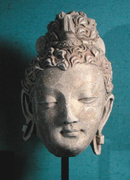 Head of a Smiling Buddha, Greco-Buddhist style, from Hadda à École afghane
