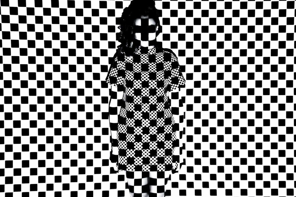 Chess Board - one more Black Square à Afshin Saeidinia