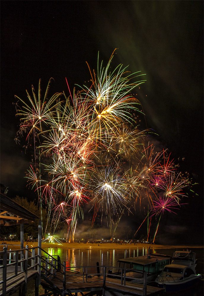 Fireworks over Derawan Islands skies à Ahmad Gafuri