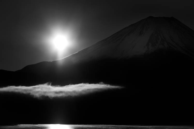Light and Darkness à Akihiro Shibata