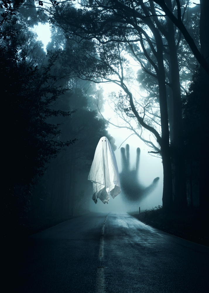 Ghost Halloween In The Dark Road à Al Barizi
