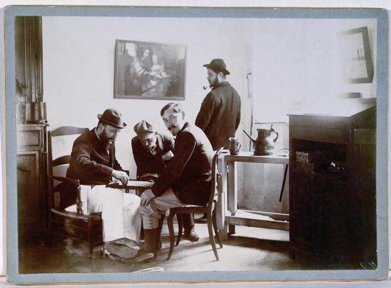 Playing Draughts at Le Relais, late 19th century (b/w photo)  à Alfred Natanson