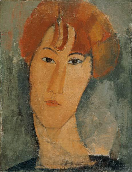 rousse jeune femme avec la ruche de col