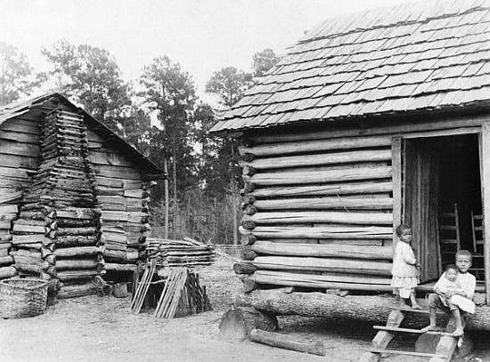 Log cabins in Thomasville, Florida, c.1900 à Photographe américain