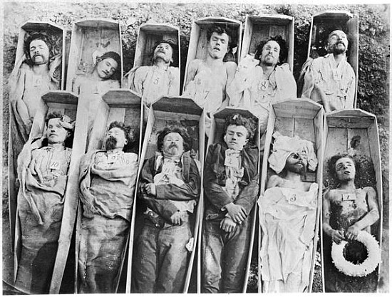 Communards in their coffins, c.1871 à Andre Adolphe Eugene Disderi