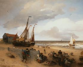 Bateaux de pêcheur et peuple de pêcheur à un plage.