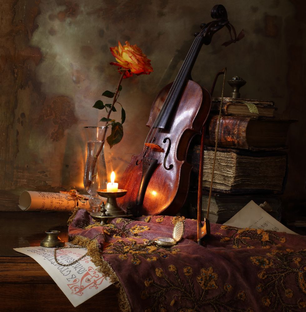Still life with violin and rose à Andrey Morozov