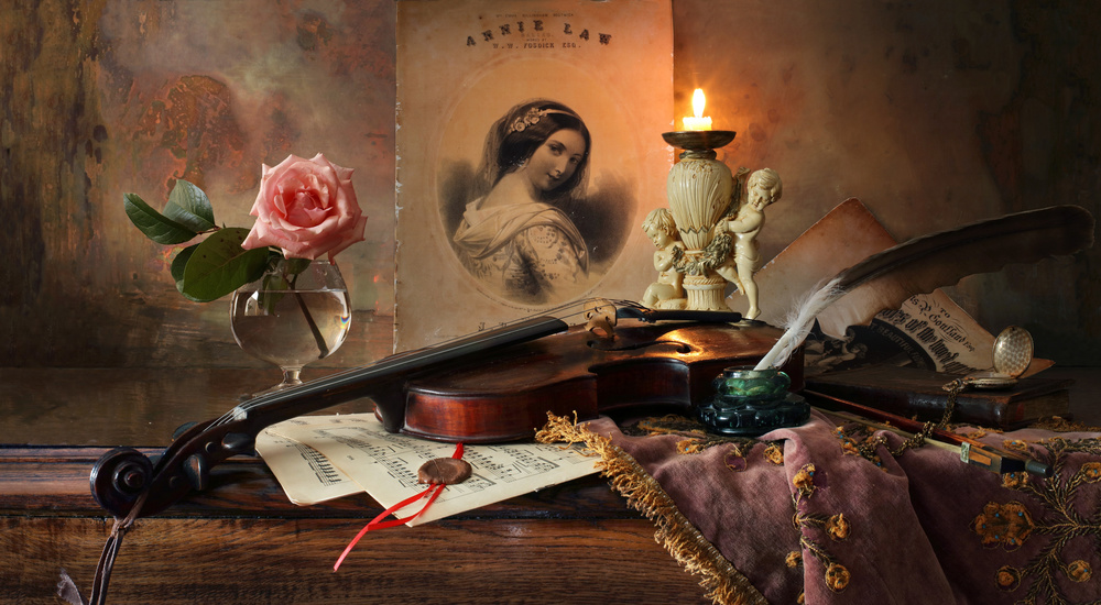 Still life with violin and rose à Andrey Morozov
