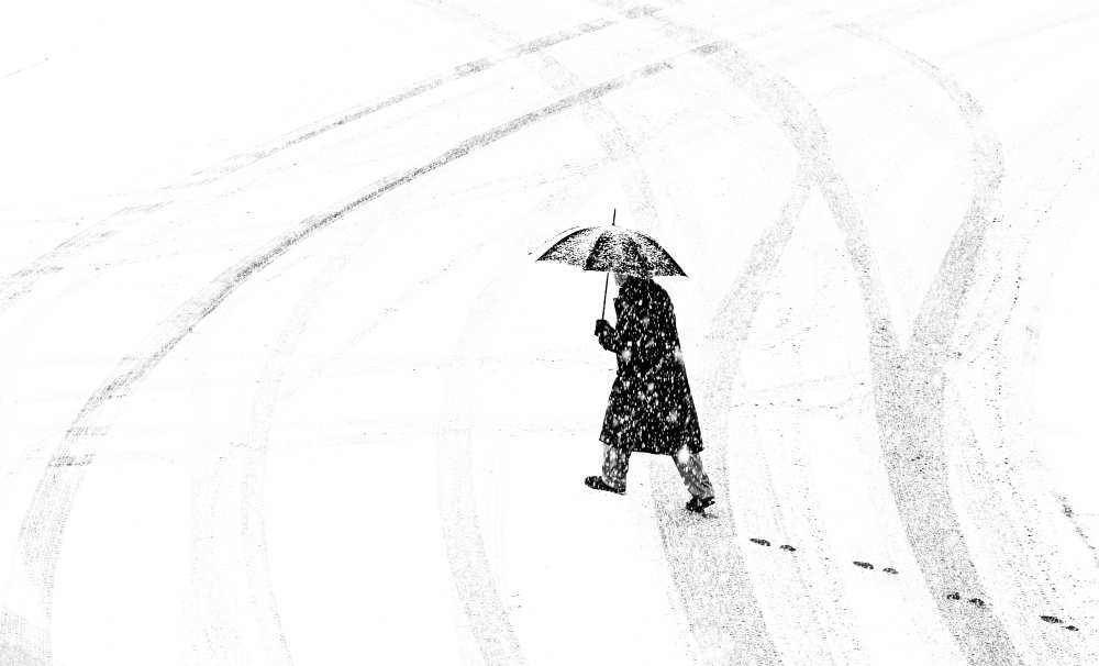 Mann mit Schirm /a man of umbrellaed à Anette Ohlendorf