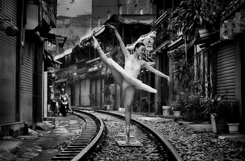 Ballet on Railroads à Angela Muliani Hartojo