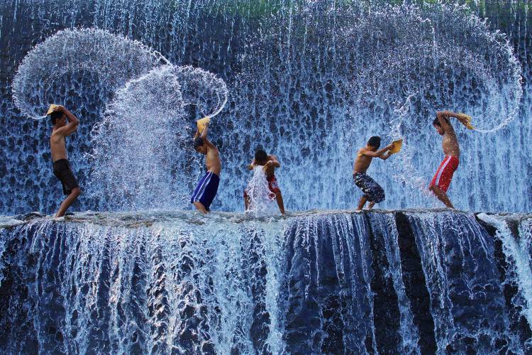 Playing with splash à Angela Muliani Hartojo