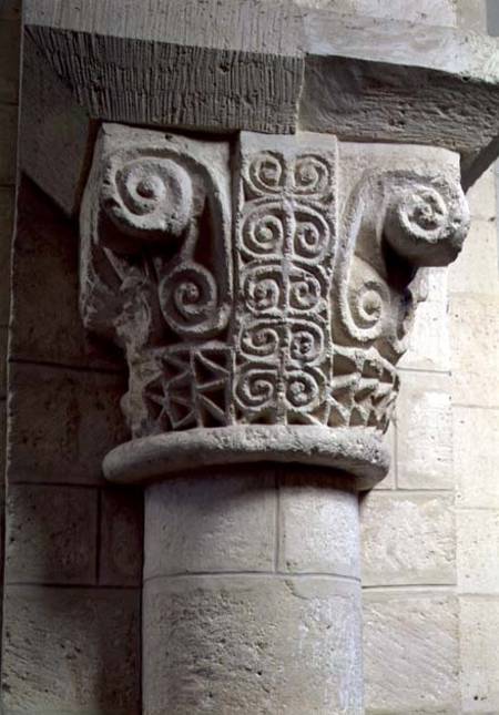 Carved column decorated with croziers and spirals à Anonym Romanisch