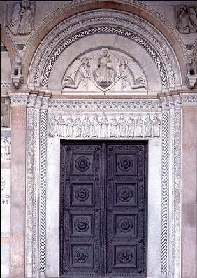 Portal with carved architrave depicting Christ in a Mandorla with two angels and the apostles below