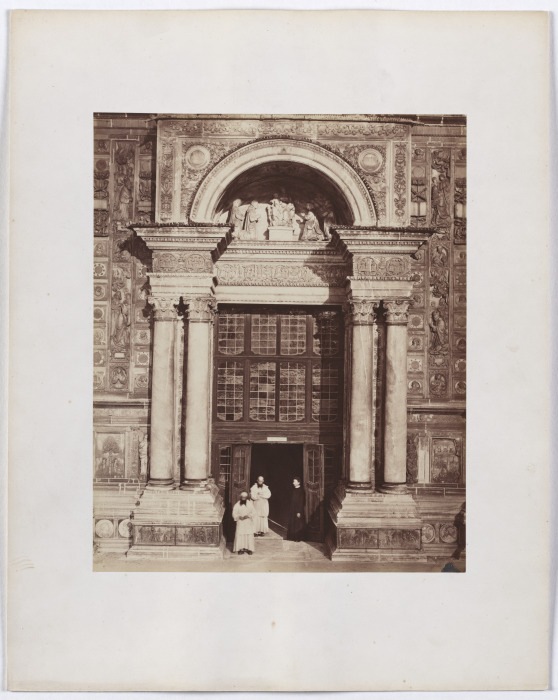 The Charterhouse of Pavia: view of the main portal of the church à Anonyme
