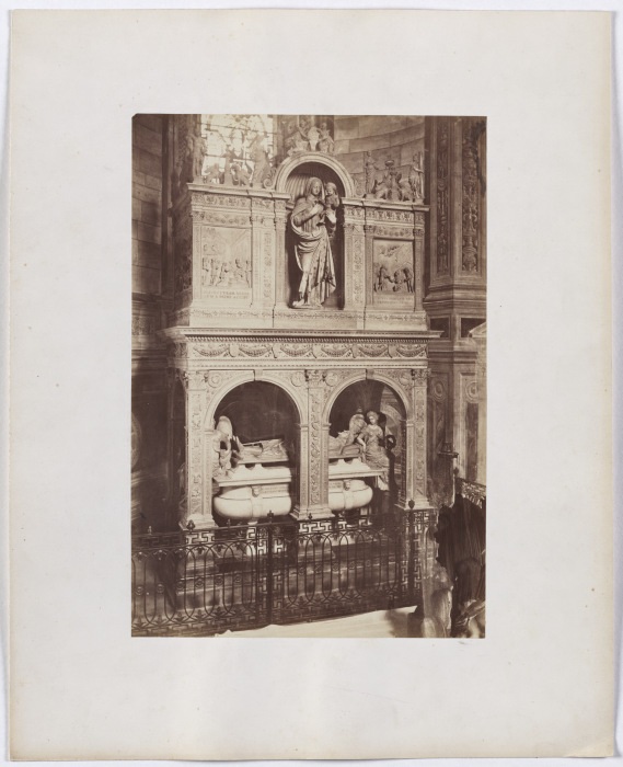 In the Charterhouse of Pavia: view of a tomb in the church à Anonyme