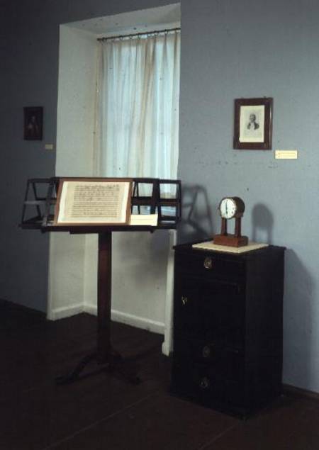Beethoven Room displaying a music stand and mantel clock once belonging to Ludwig van Beethoven (177 à Anonyme