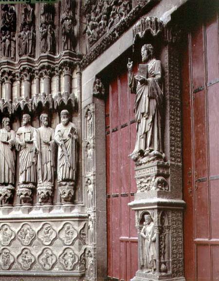 Central Portal of the West Facade depicting The Last Judgement, detail of statues of the Apostles,th à Anonyme
