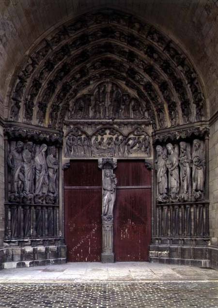 Central portal of the west facade with tympanum depicting The Triumph of the Virgin à Anonyme